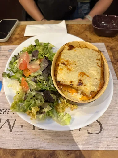 Lasagnes maison et salade verte